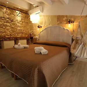 La Maison Avola